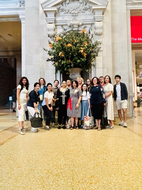 COPE ESL students at the Metropolitan Museum of Art